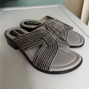 David Tate Thrill women's sandals gray/silver color corded fabric Size 5.5